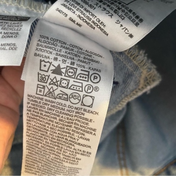 Nwt Levi’s Pride Embroidered Denim Jacket - Picture 7 of 8